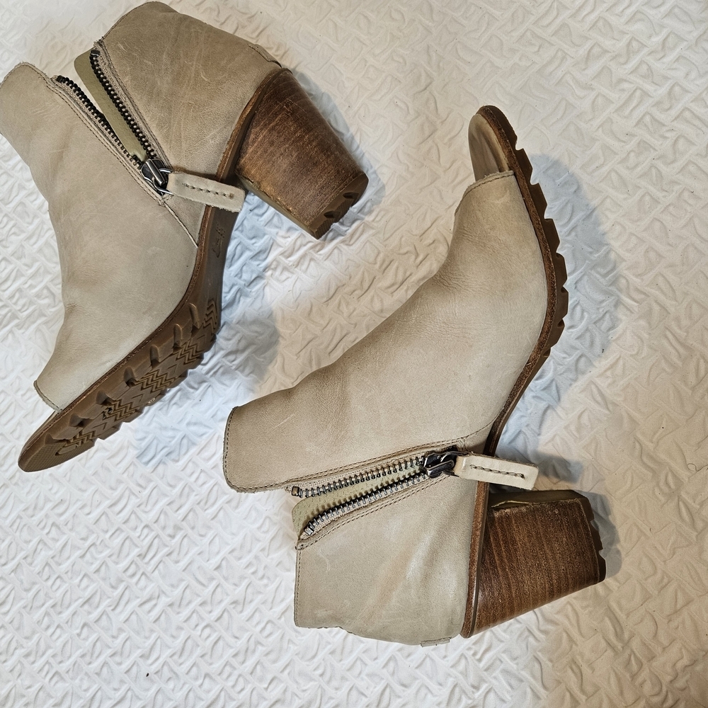 Sorel Tan Ankle Booties with Chunky Heel - Picture 4 of 9